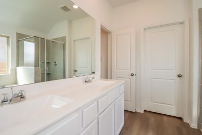 011 Main Bathroom ET31388
