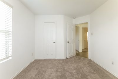 011 photo bedroom 11014296
