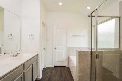 011 Main Bathroom ET71086