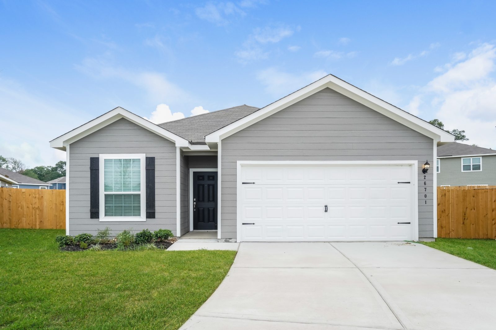 000 Front View 11634733