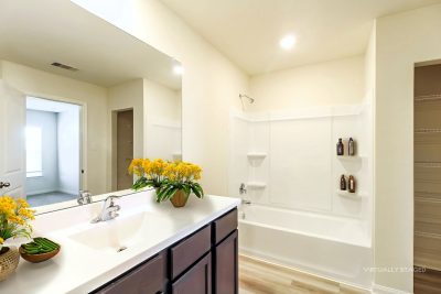 003 009 photo vs main bathroom 15183927