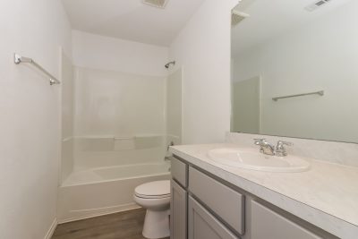 013 photo bathroom 15246405