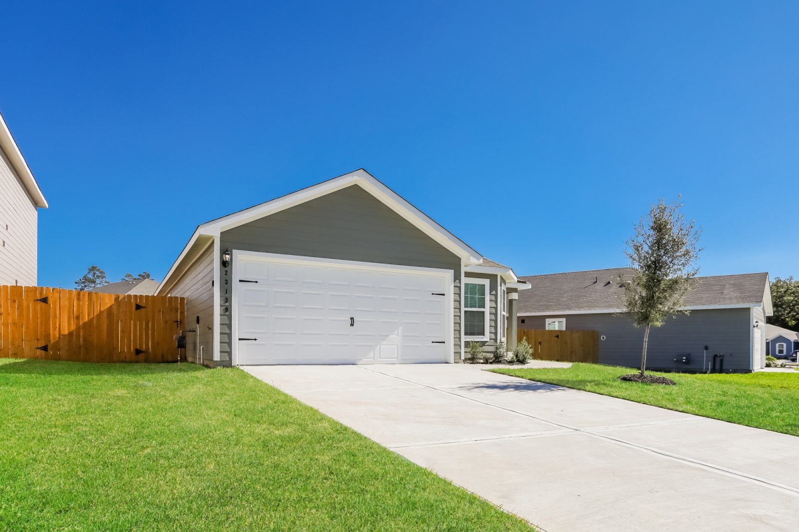 000 photo exterior 11996653