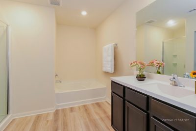 004 013 photo vs main bathroom 15136968