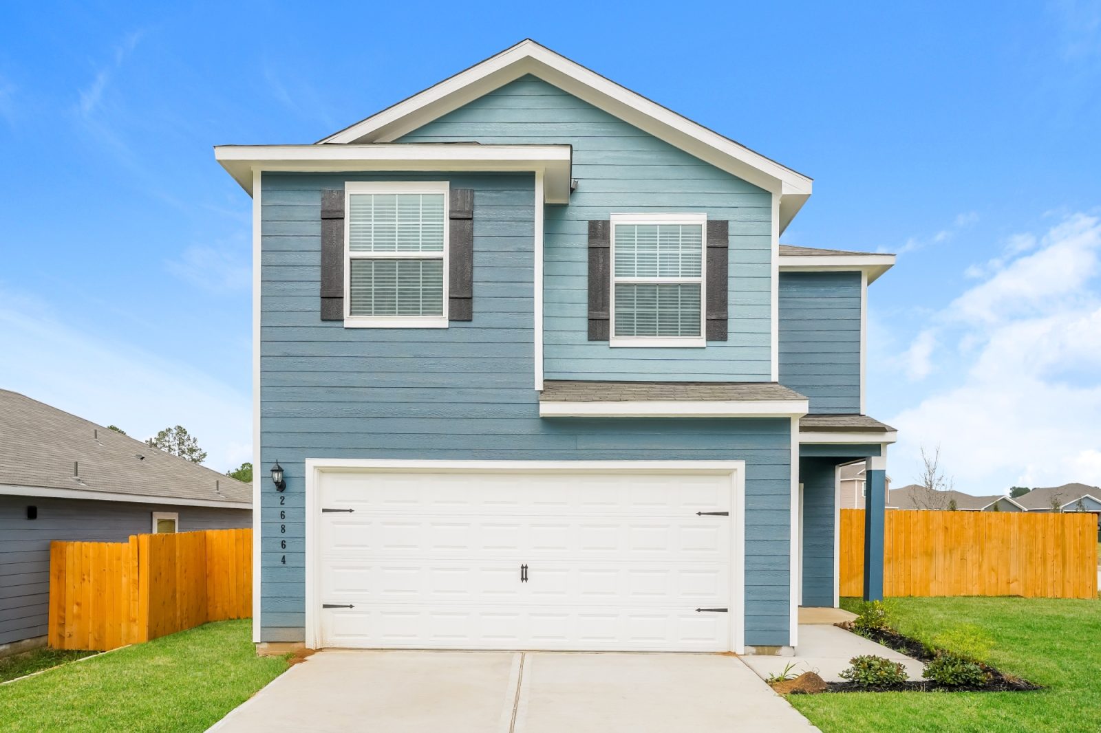 000 Front View 12277605