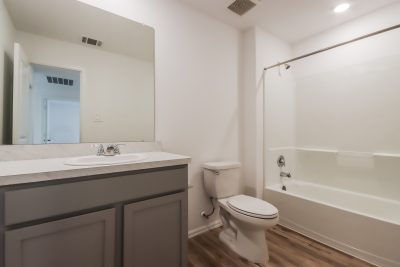 008 photo main bathroom 13750703