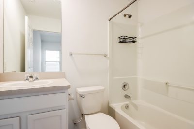 010 Main Bathroom ET21150