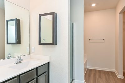 008 Main Bathroom ET21161
