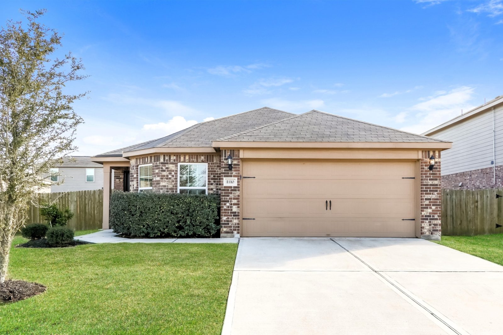 000 photo front view 15147055