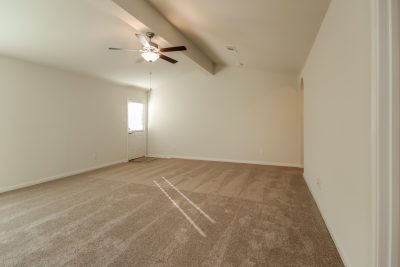002 Living Room ET31396
