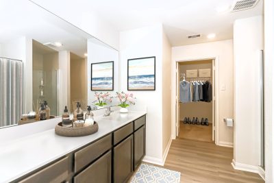 004 014 019 photo vs main bathroom 15157593