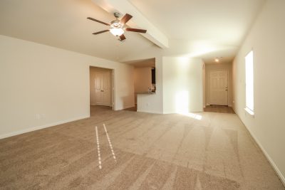 004 Living Room ET31396
