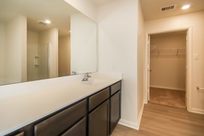 010 Main Bathroom ET31396