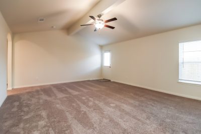 002 Living Room ET31398