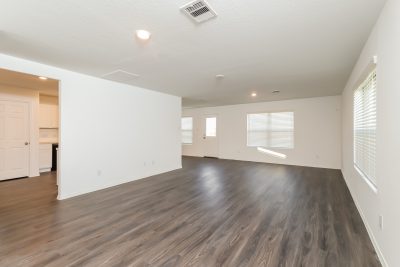 003 Living Room ET51277