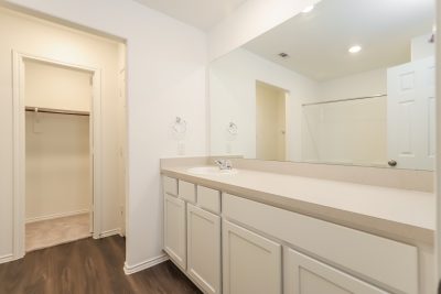009 Main Bathroom ET51277