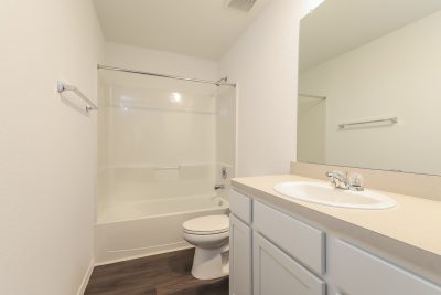 013 Bathroom ET51277