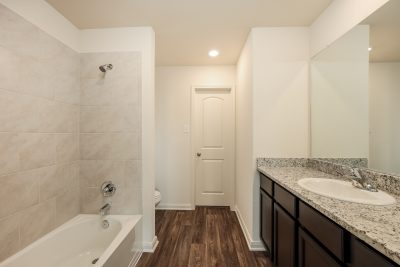 009 Main Bathroom ET31393