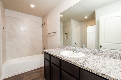 014 photo main bathroom 14615536