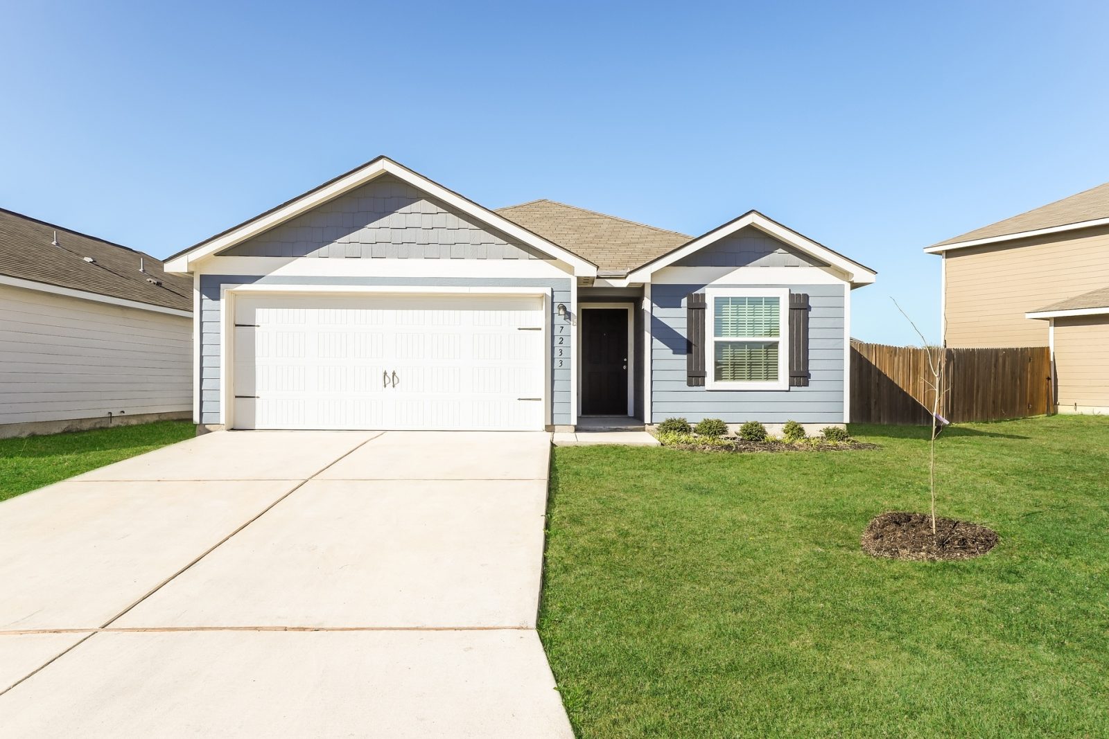 000 photo front view 15040146