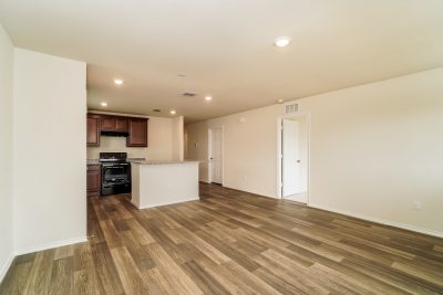 004 Living Room ET71069