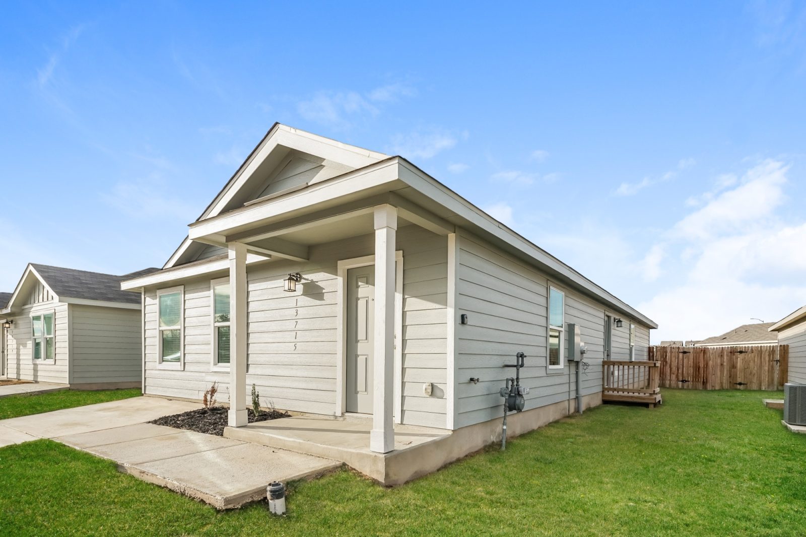 002 photo front view 11990226