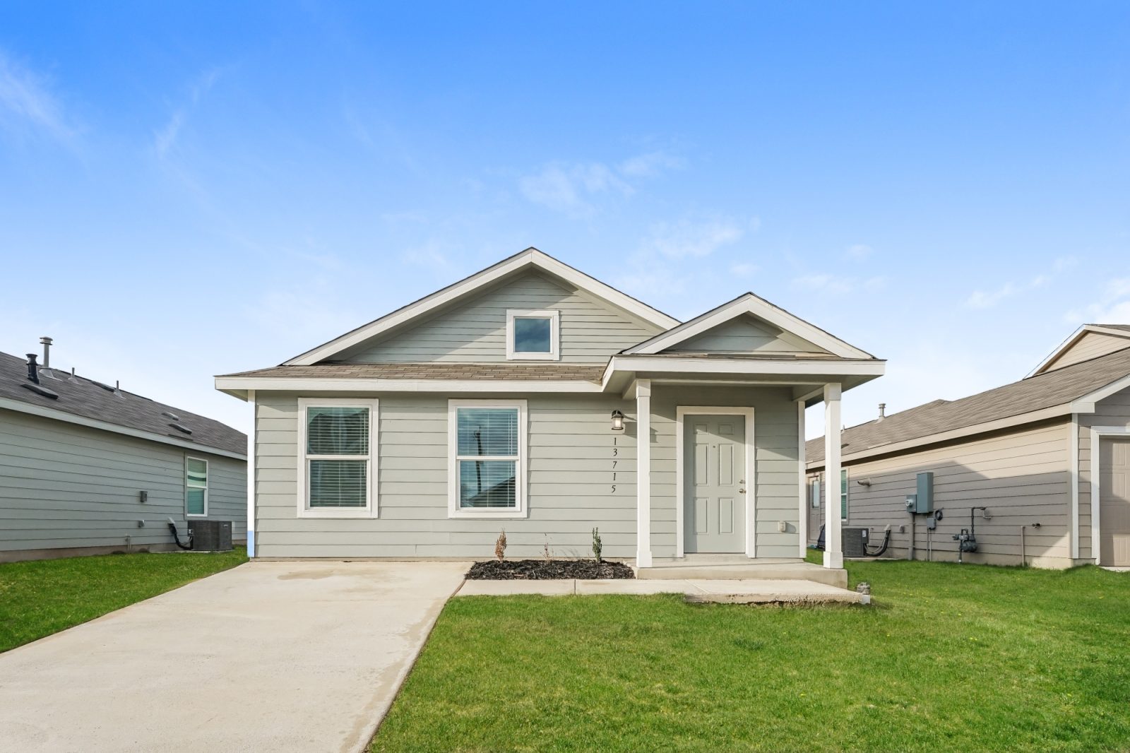 000 photo front view 11990229