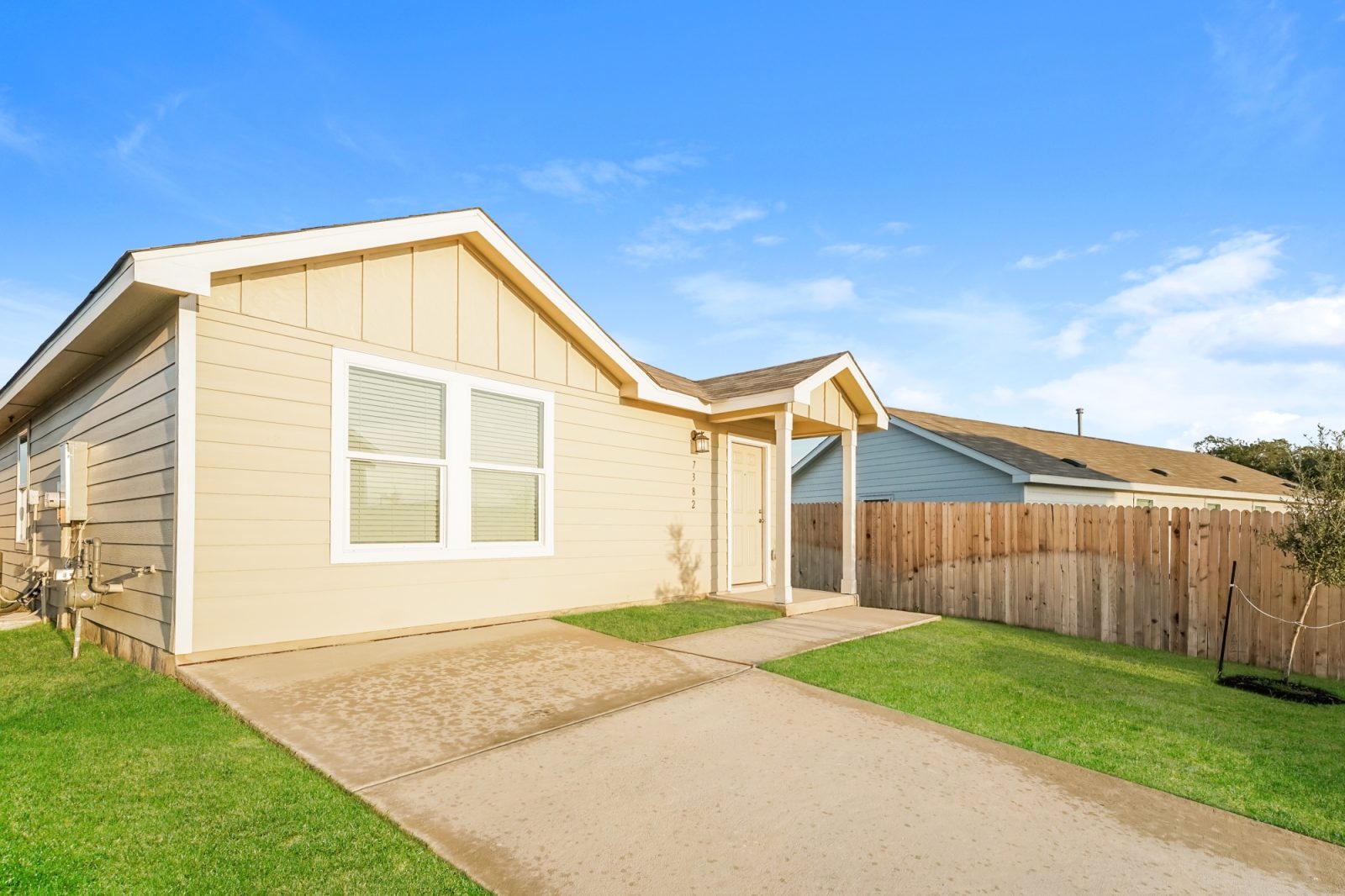 000 photo front view 11990091