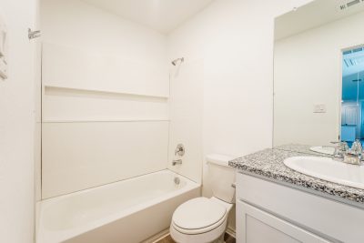 009 photo main bathroom 11990102