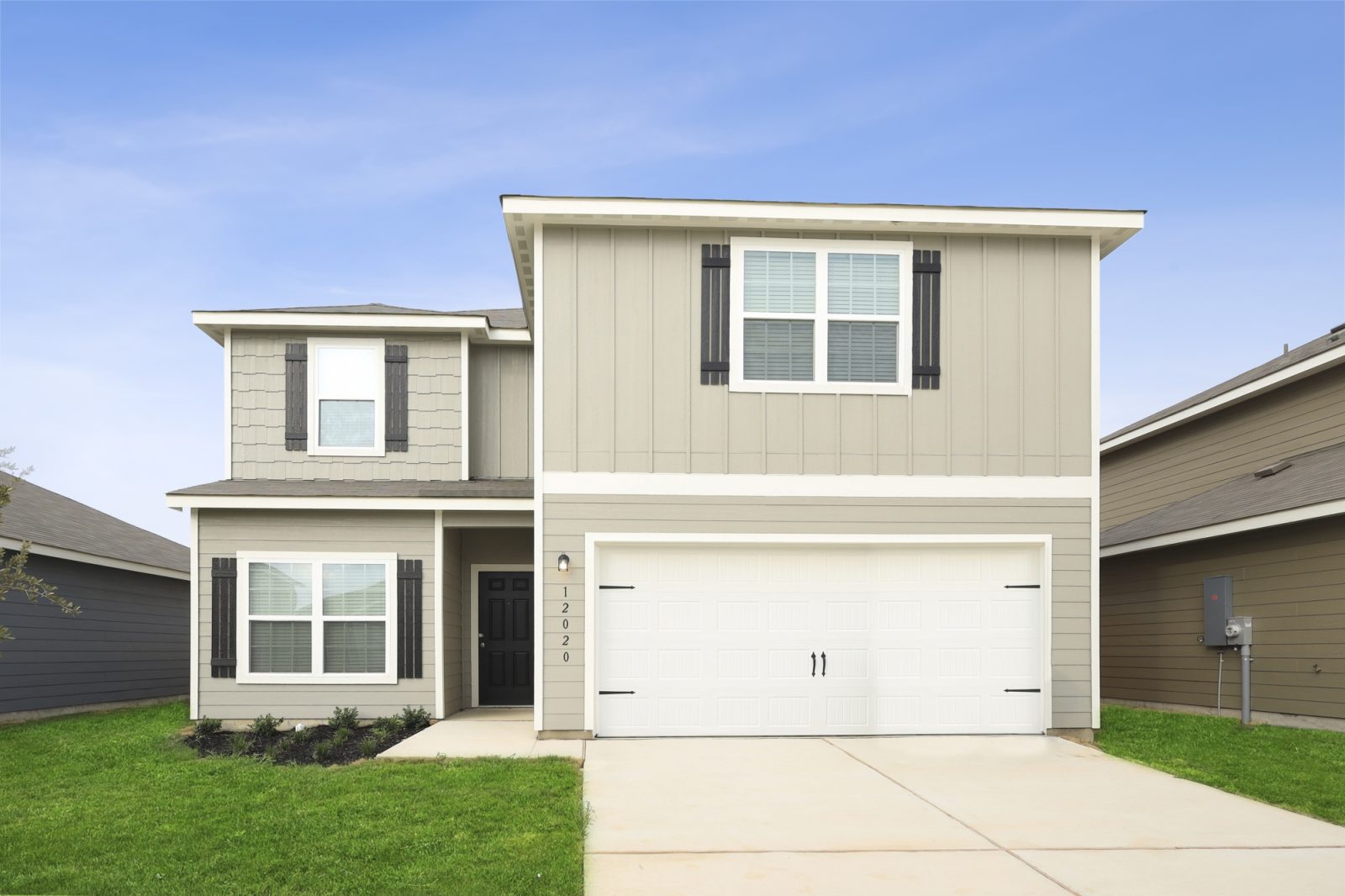 000 Front Entrance 11633532