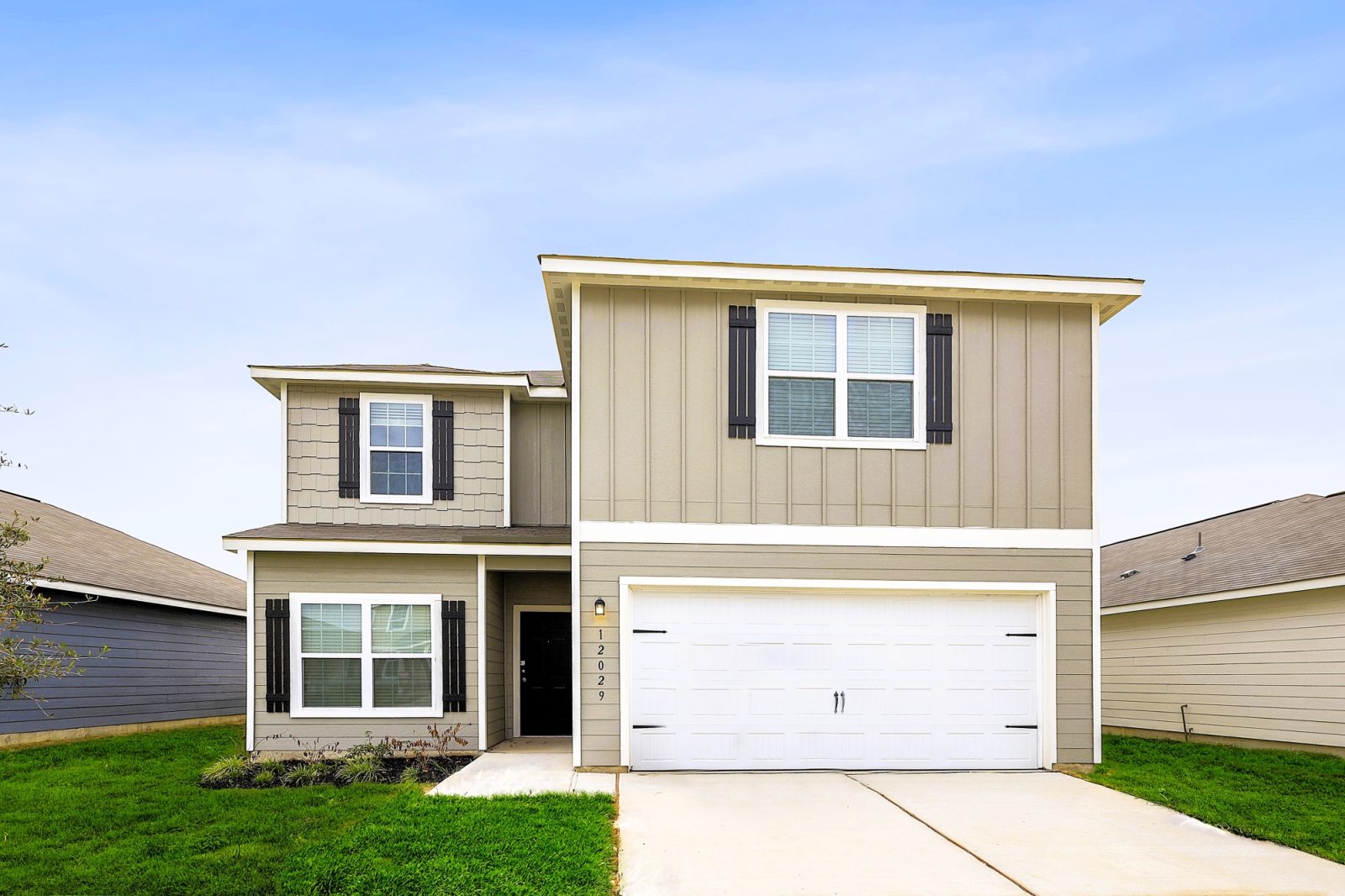 1 photo Front Entrance 6ccfd118 4e4f 4afe 9323 027a1dbd90e1