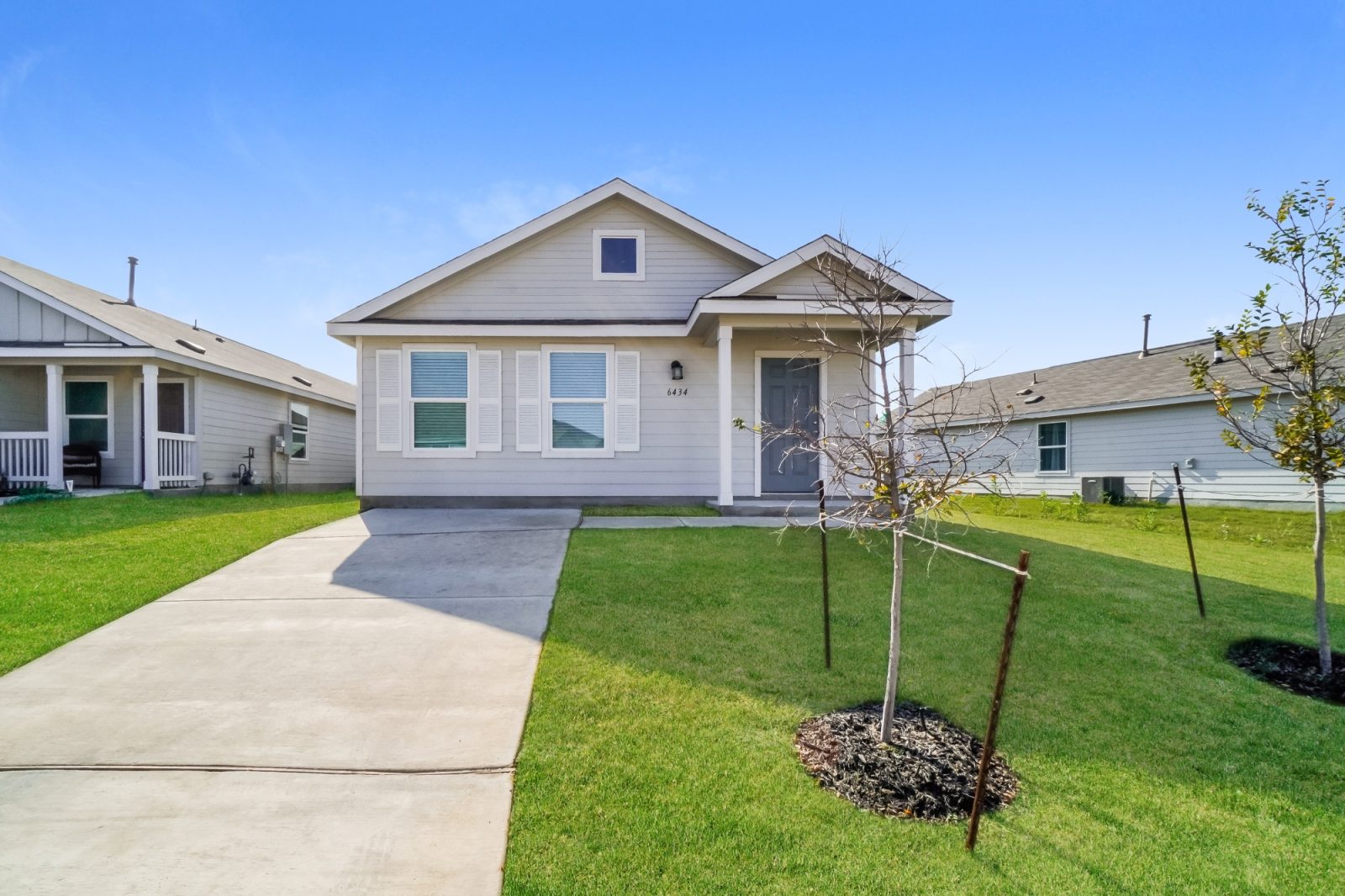 000 photo front view 12269365
