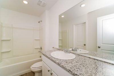 007 photo main bathroom 11996248