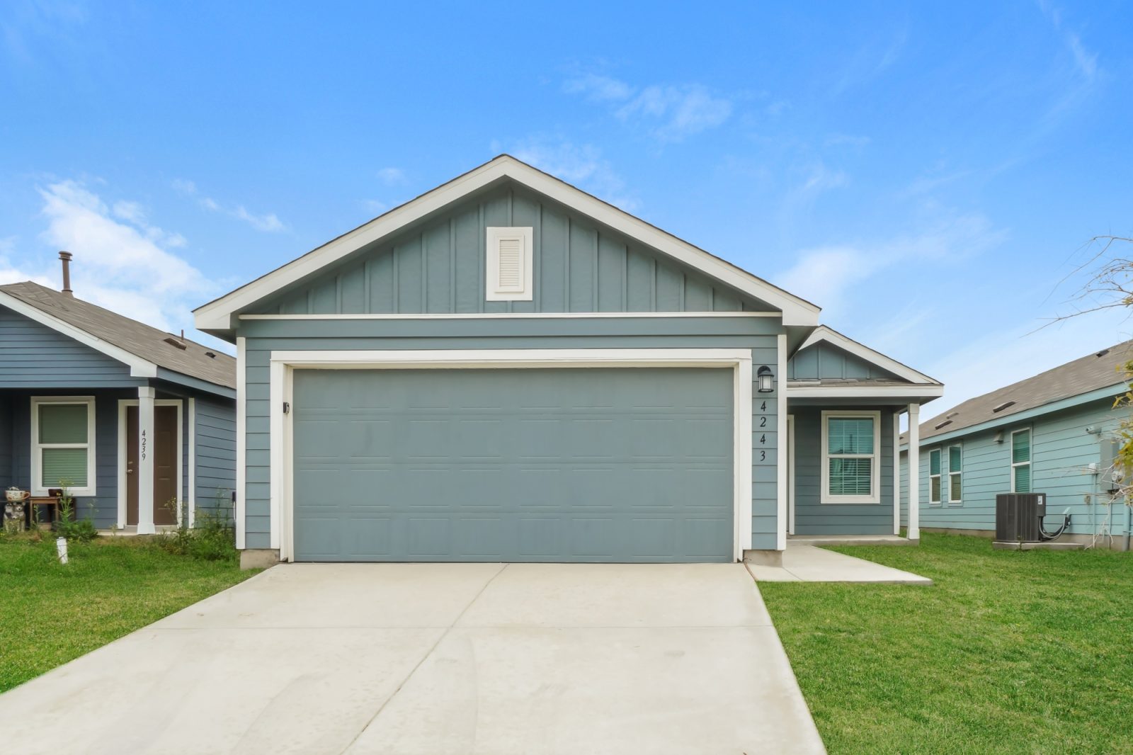 000 photo front view 13613123