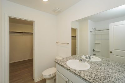 007 photo main bathroom 13613125