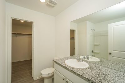 008 photo main bathroom 13613093