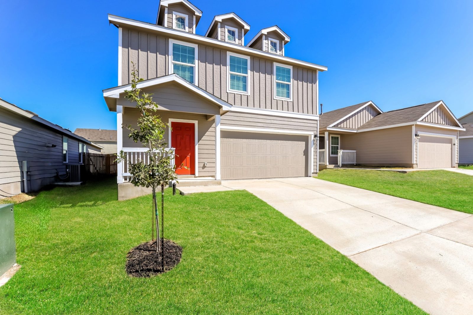 000 001 photo front view 11997589