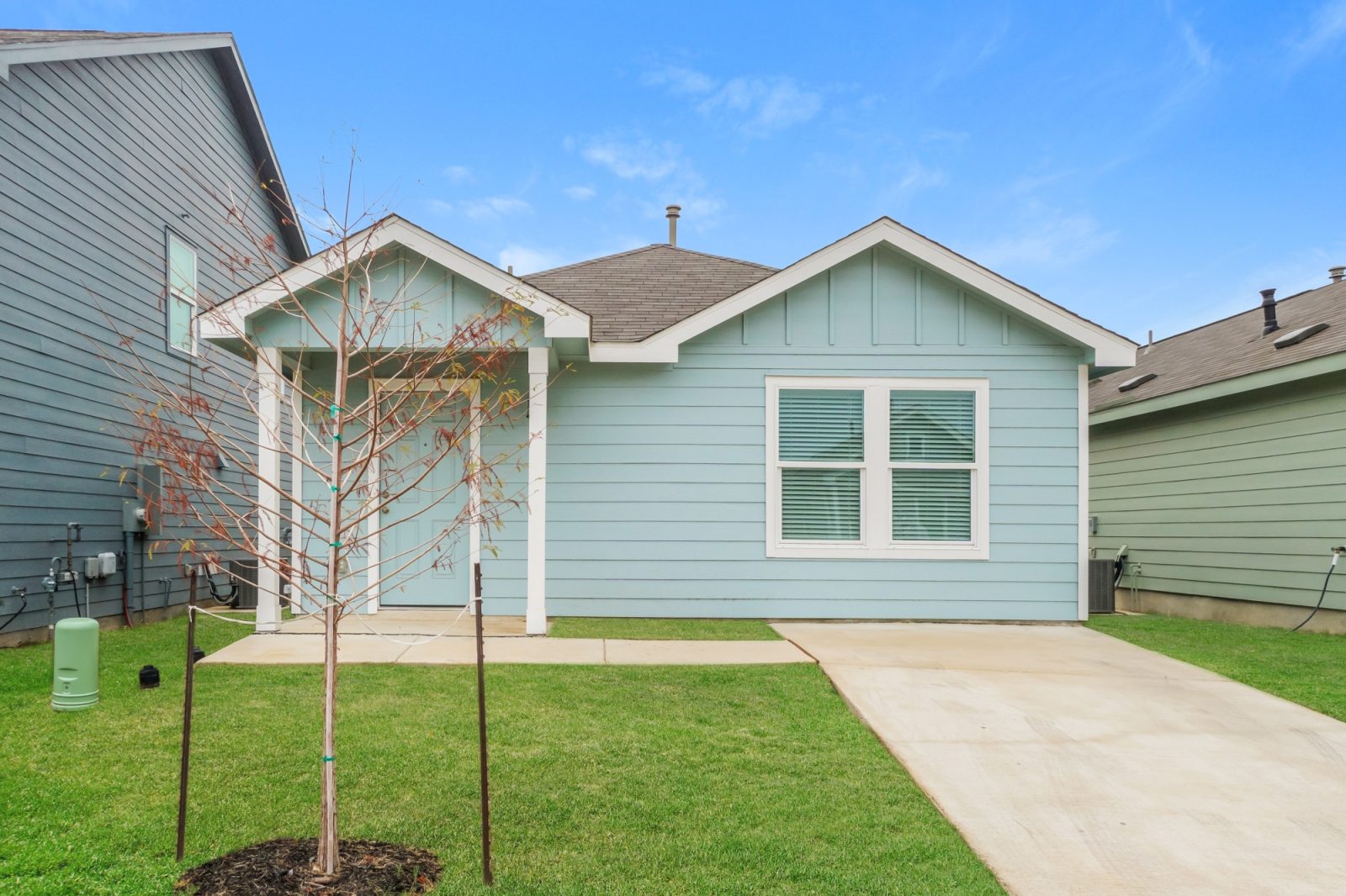 000 photo front view 13271474