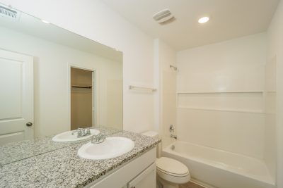 008 photo main bathroom 13271478