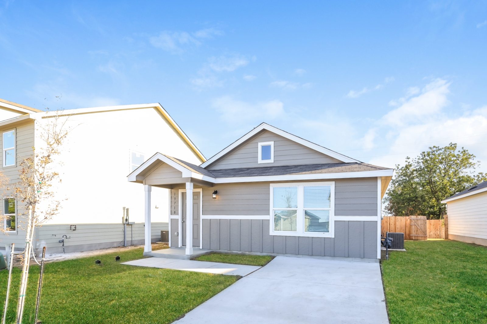 000 photo front view 11996899