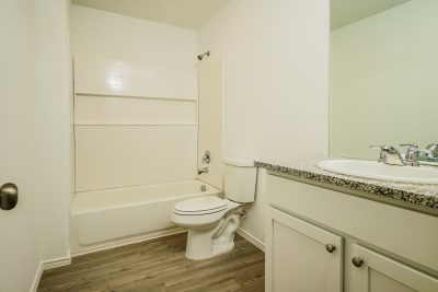 006 photo main bathroom 12273198