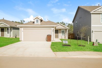000 Front View 12278372