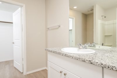 010 photo main bathroom 12830408
