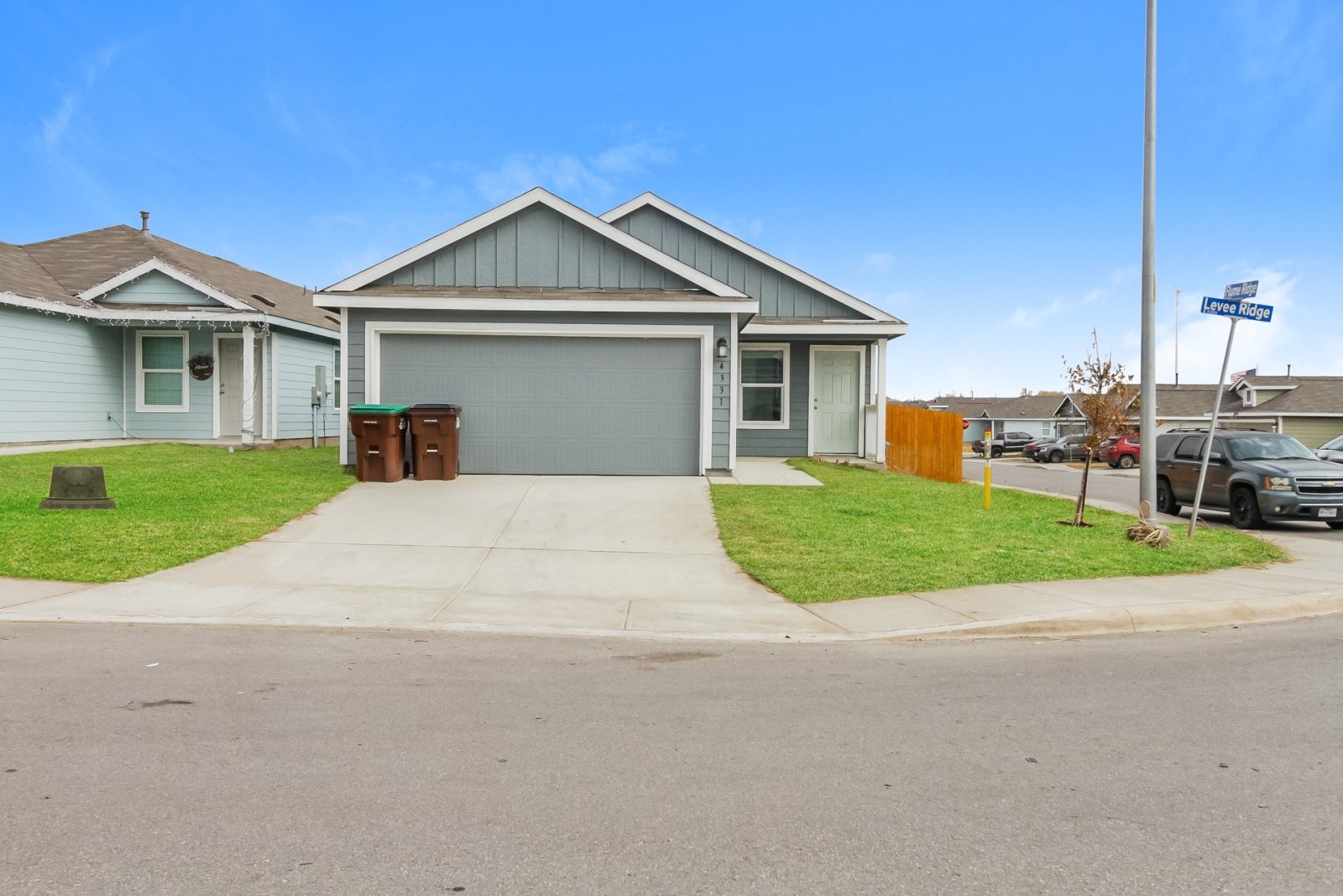 000 photo front view 12339301