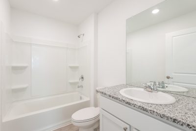 010 photo main bathroom 12367655