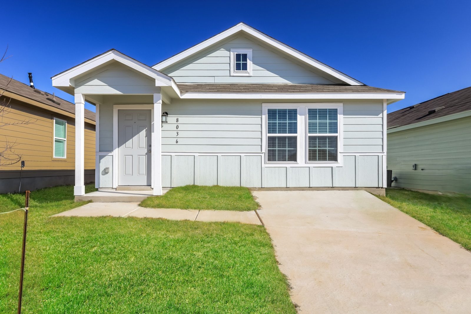 000 photo front view 12366289