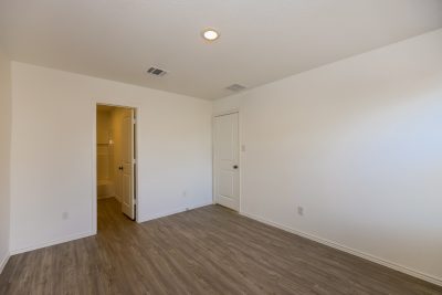 008 photo main bathroom 12366296