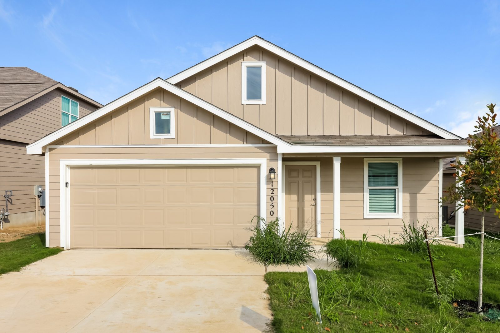 000 Front View 12275380