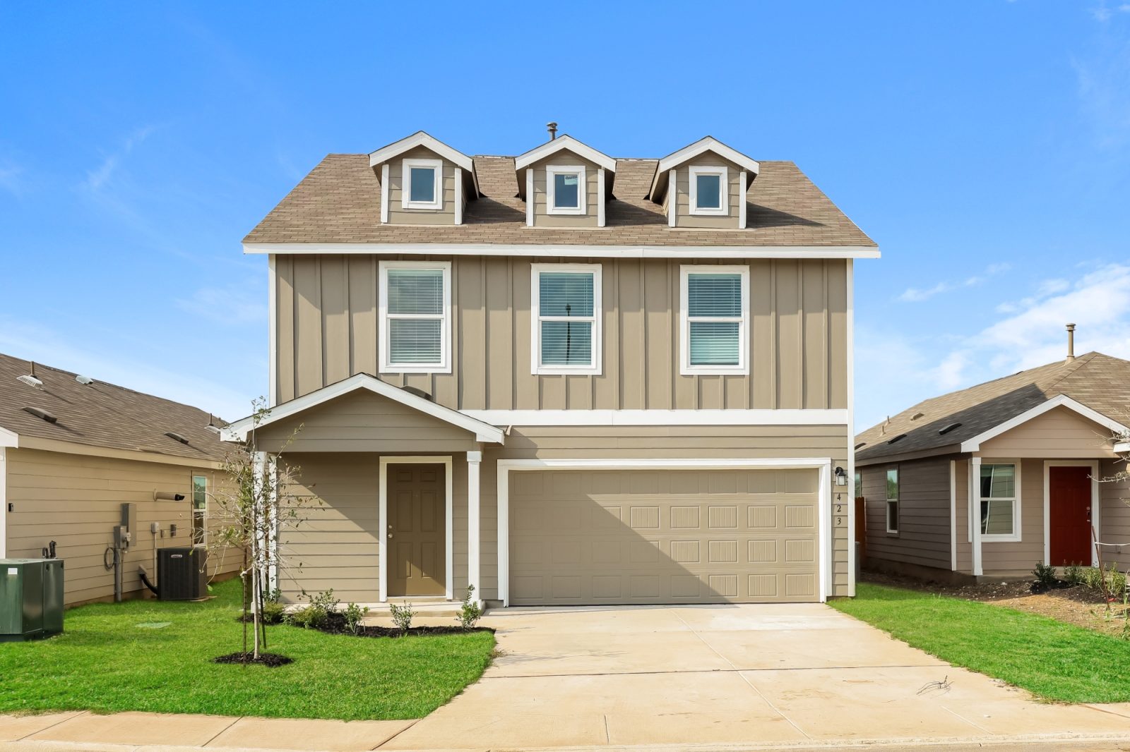 000 Front View 12276245