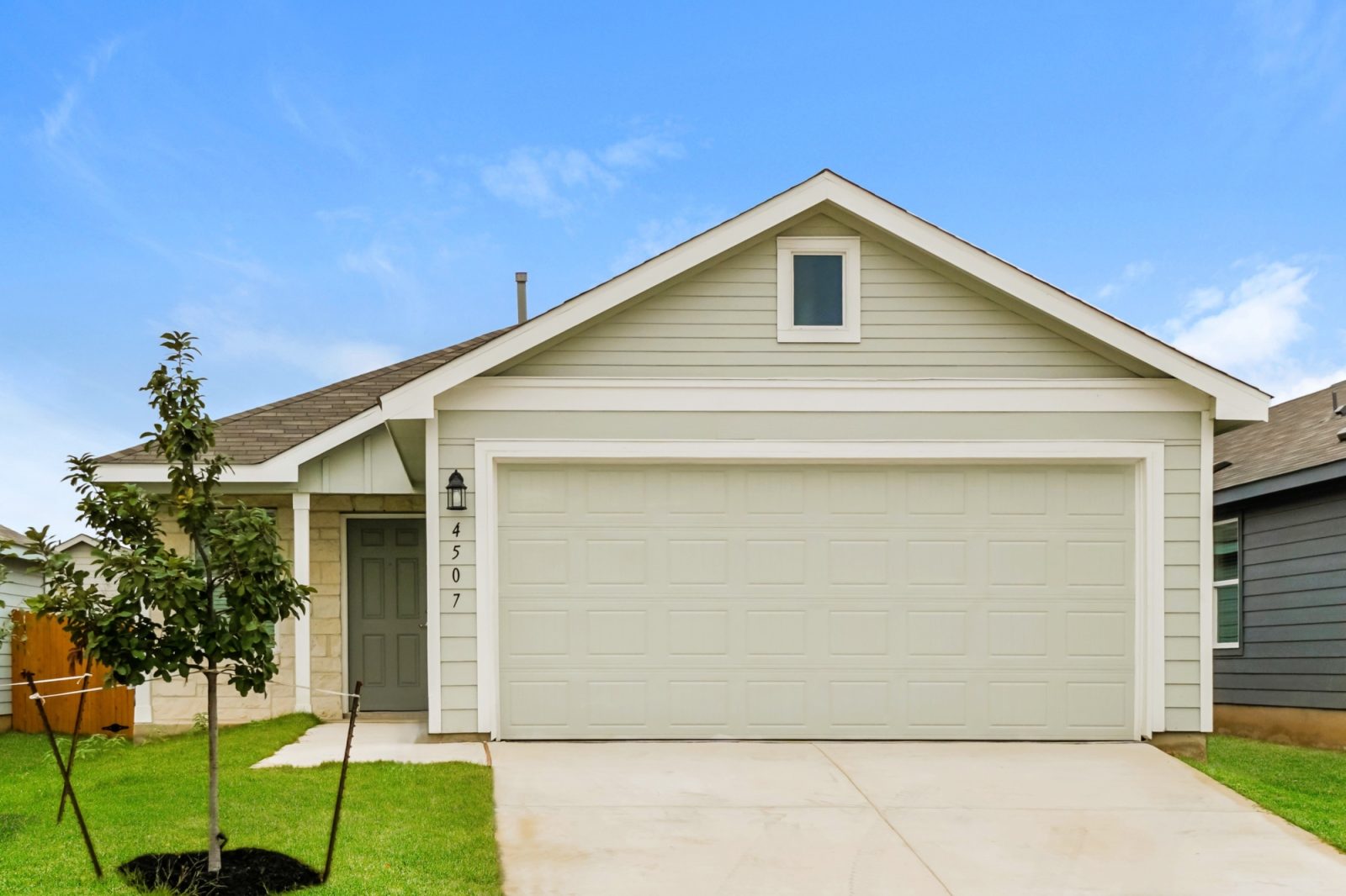 000 photo front view 12274127